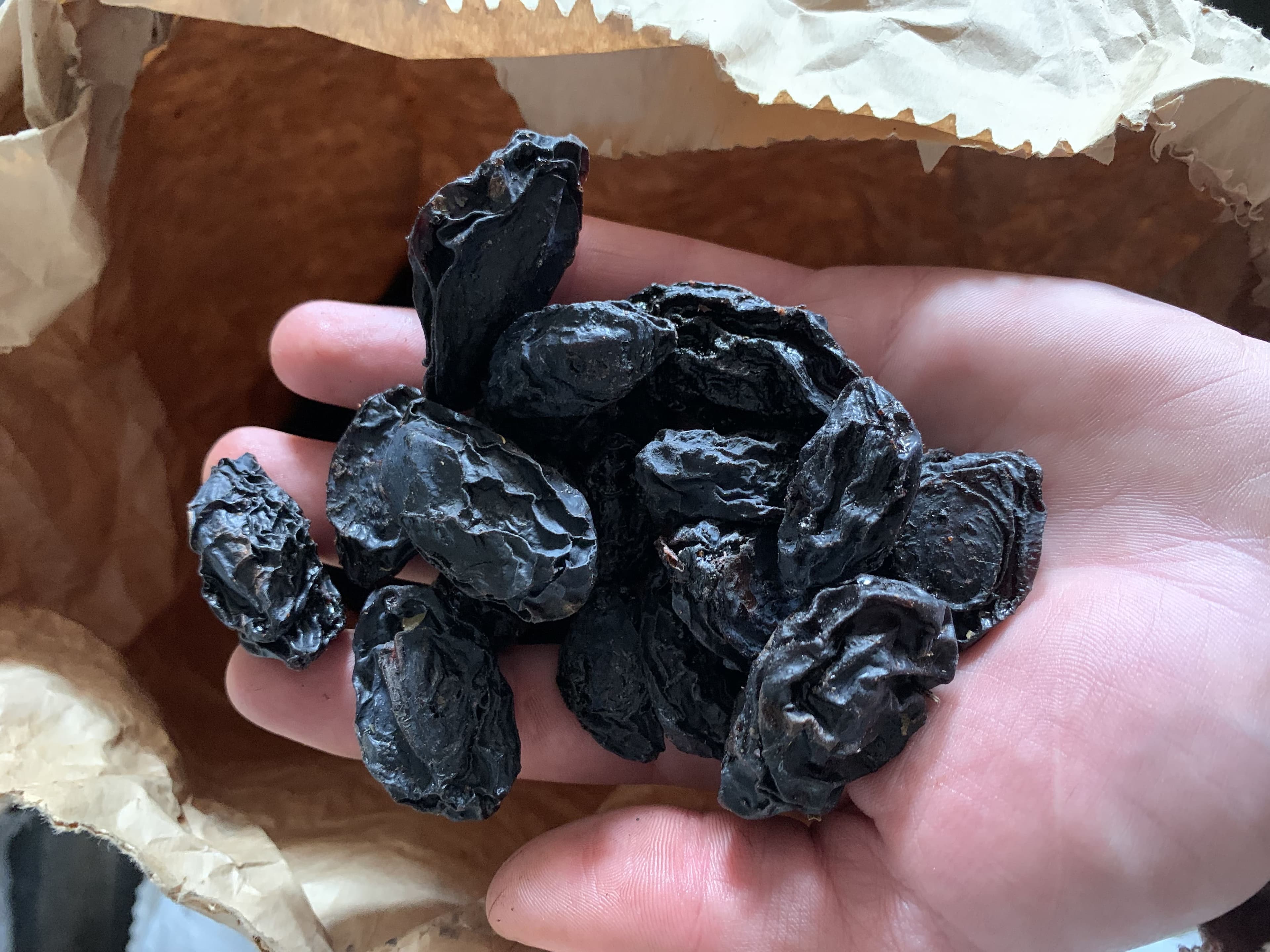 Сушені сливи з кісткою