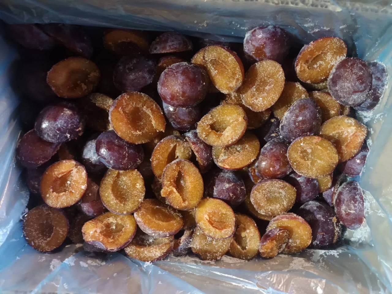 IQF frozen plums pitted
