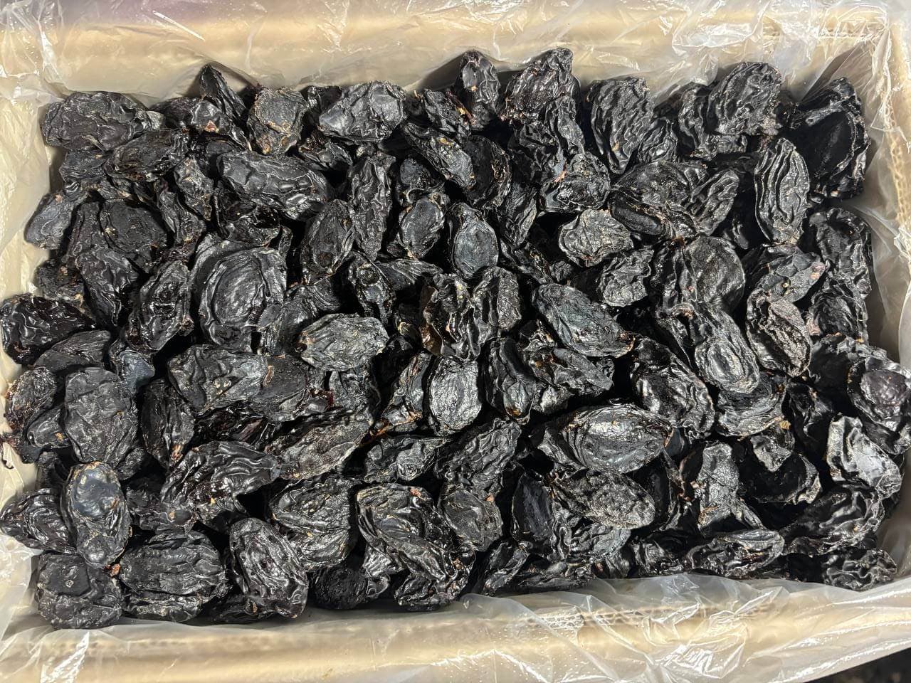 Сушені сливи з кісткою