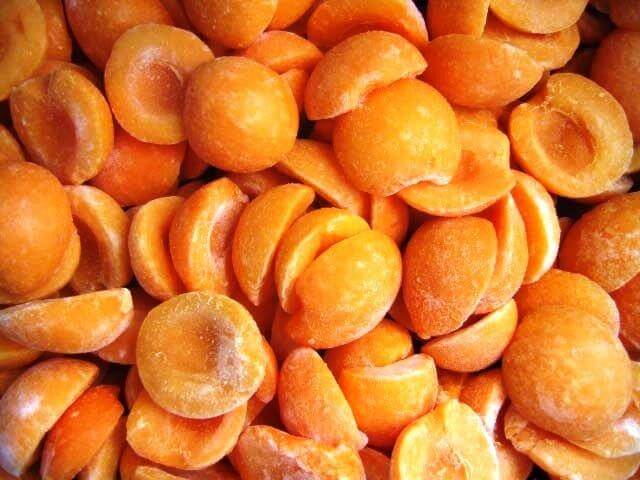 IQF frozen apricots